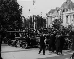 Image représentant La foule au salon de l'automobile au Grand Palais