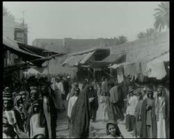 Image représentant Scènes de rue aux abords du bazar