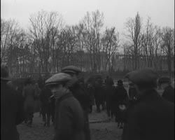 Image représentant Foule se rendant aux courses d'Auteuil