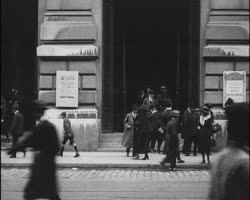 Image représentant Sortie des employés du Crédit Lyonnais