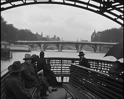 Image représentant Sur la Seine, à bord d'un bateau parisien