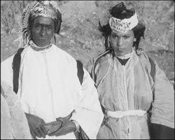 Image représentant panorama d'agglomération, scènes de rue et de travail