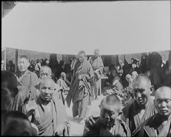 Image représentant Lamas-officiants a Oulan-Bator