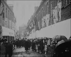 Image représentant Devant la Cathédrale, le jour de la Procession