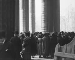 Image représentant Sortie de la grande messe à l'église de la Madeleine