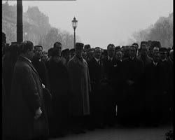 Image représentant Retour des débris à Paris de l'appareil de l'aviateur Roland Garros