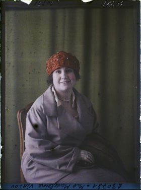 Image représentant Madame  https://musee-albert-kahn.s-museum.fr/home/NWQ2OTAwYzNmYjZlZTk1ZWQwODJmMjY4L2dlbmVyaWMtbm90aWNlLXRhYi9hdXRob3JpdHkvNjE3YTc5ZjVjZjhiODk2OGIzMzM3ZDIx/5d6900c3fb6ee95ed082f268/generic-notice-tab/authority/617a79ebcf8b8968b33379d9 Madeleine Vialou