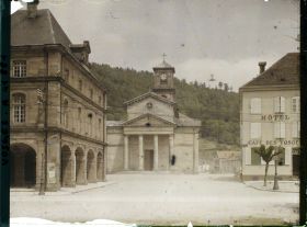 Image représentant France, Raon-l'Etape, Place de l'Eglise St Luc