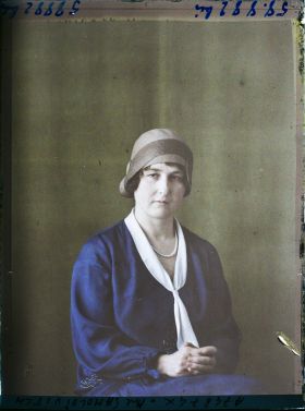 Image représentant https://musee-albert-kahn.s-museum.fr/home/NWQ2OTAwYzNmYjZlZTk1ZWQwODJmMjY4L2dlbmVyaWMtbm90aWNlLXRhYi9hdXRob3JpdHkvNjE3YTc5ZjVjZjhiODk2OGIzMzM3ZDIx/5d6900c3fb6ee95ed082f268/generic-notice-tab/authority/617a79ebcf8b8968b3337733 Madame Samoloïvitch