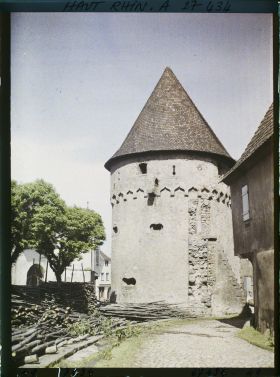 Image représentant France, Ammerschwihr, Une vieille tour, reste des fortifications