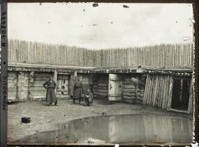 Image représentant Des gardiens et un détenu à l'intérieur de la prison