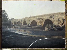 Image représentant Un pont frontalier