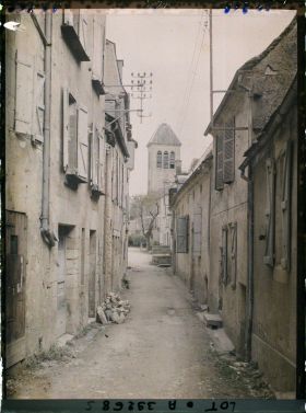 Image représentant France, Gourdon (Lot), La rue Baraison et la tour de l'Eglise des Cordeliers