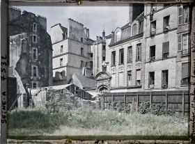 Image représentant La rue St-Julien-le-Pauvre, au niveau du numéro 12, vue de l'actuel square René Viviani