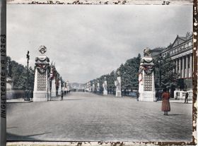 Image représentant The Mall décoré de monuments commémorant la fin de la Première Guerre Mondiale