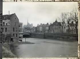 Image représentant France, Amiens, Les bords de la Somme et la Cathédrale