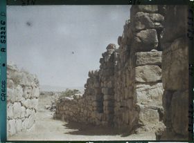 Image représentant Après une porte de la citadelle, entre les enceintes extérieure et intérieure