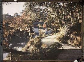 Image représentant Les jardins de la villa impériale Shugakuin Rikyû : l'étang Yokuryu et le pont Chitose-bashi (Pont de Mille Ans)