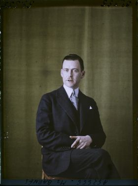 Image représentant https://musee-albert-kahn.s-museum.fr/home/NWQ2OTAwYzNmYjZlZTk1ZWQwODJmMjY4L2dlbmVyaWMtbm90aWNlLXRhYi9hdXRob3JpdHkvNjE3YTc5ZjVjZjhiODk2OGIzMzM3ZDIx/5d6900c3fb6ee95ed082f268/generic-notice-tab/authority/617a79ebcf8b8968b33367e5 Monsieur Barnès