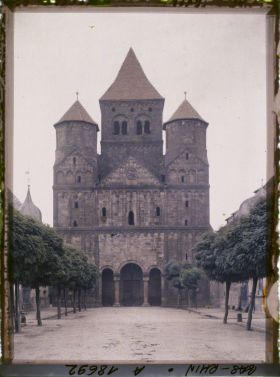 Image représentant France, Marmoutier, Façade Romane de l'Eglise (XIe Se) et Clocher Central XIIe Se)