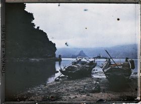 Image représentant Des sampans à l'amarrage