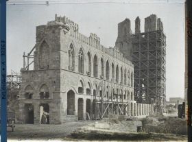 Image représentant Belgique, Ypres, Les Halles, façade sur la Grande Place (Est)