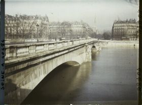 Image représentant La crue de la Seine au pont de l'Alma en direction de l'avenue Georges V