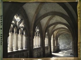 Image représentant France, St Dié, Cloître de la Cathédrale une galerie