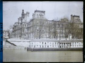 Image représentant L'Hôtel de Ville depuis le pont d'Arcole, quai aux Fleurs