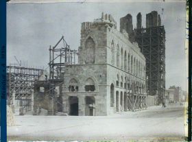 Image représentant Belgique, Ypres, Les Halles vues de la rue du Beurre
