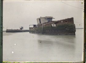 Image représentant Belgique, Zeebrugge, L'"Iphigenia" et le "Thétis"