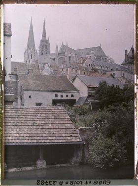 Image représentant Lavoir et maisons anciennes au bord de l'Eure