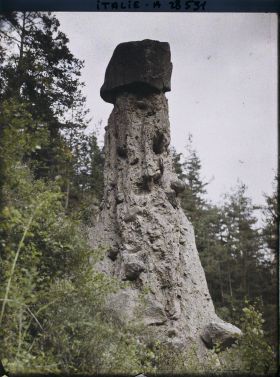 Image représentant Les Pyramides de terre (ou Cheminées de Fées) de Renon
