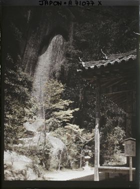 Image représentant Temple Kasagi-dera (ou Kasagi-ji) : ancien Bouddha sculpté (sekibutsu)