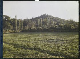 Image représentant France, Montespan (Hte Garonne), Le Château et l'Eglise vus des bords de la Garonne