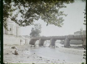 Image représentant Pont sur la rivière Kaboul à côté de la Masjid-i-Chah-Do-Chamshirah