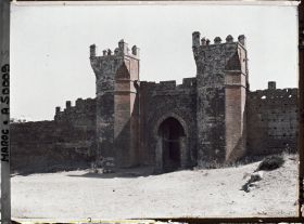 Image représentant La porte de la nécropole de Chella, sanctuaire des sultans mérinides