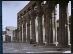 Image représentant Colonnade de la cour d'Amenophis III