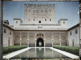 Image représentant Alhambra : la cour des Myrtes et la tour Comarès