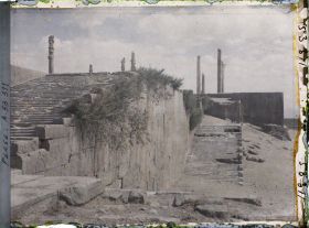 Image représentant Le double escalier monumental donnant accès à la terrasse