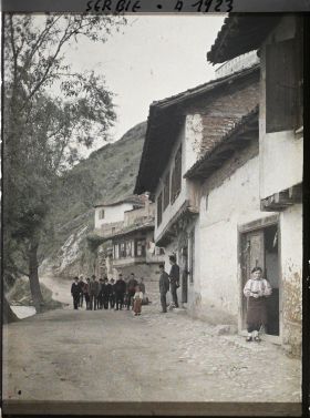 Image représentant Groupe d'habitants du quartier serbe