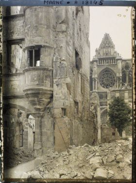 Image représentant France, Reims, Rue Carnot et Cathédrale