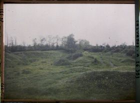 Image représentant Aspect du terrain pouvant déterminer l'emplacement des fossés doubles du château fort de Maisy