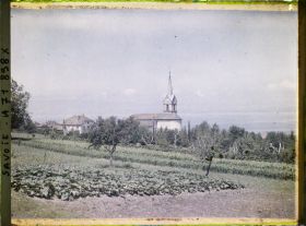 Image représentant Eglise, champ de maïs et lac