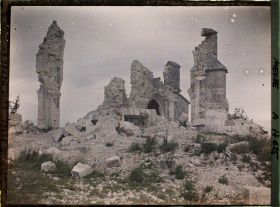 Image représentant France, Montfaucon, Les ruines de l'Eglise, vue d'ensemble