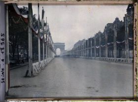Image représentant Les Champs-Elysées décorés après les fêtes de la Victoire des 13 et 14 juillet 1919