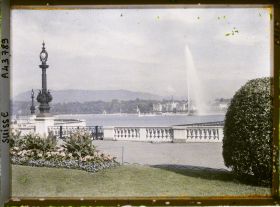 Image représentant Le jet d'eau, la rade et le Léman depuis le quai du Mont-Blanc