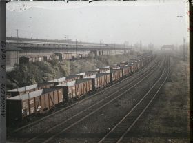 Image représentant Prusse, Essen, Panorama s/ les Voies à Essen et Wagons neufs vers la grande gare
