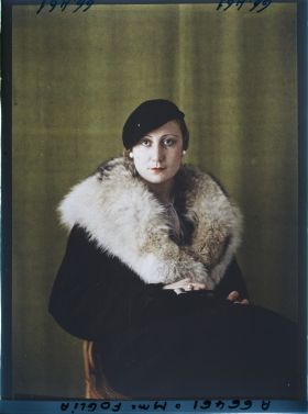 Image représentant https://musee-albert-kahn.s-museum.fr/home/NWQ2OTAwYzNmYjZlZTk1ZWQwODJmMjY4L2dlbmVyaWMtbm90aWNlLXRhYi9hdXRob3JpdHkvNjE3YTc5ZjVjZjhiODk2OGIzMzM3ZDIx/5d6900c3fb6ee95ed082f268/generic-notice-tab/authority/617a79ebcf8b8968b3336d47 Madame Foglia