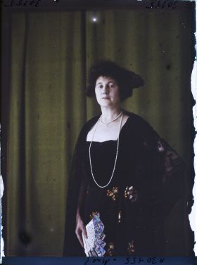 Image représentant https://musee-albert-kahn.s-museum.fr/home/NWQ2OTAwYzNmYjZlZTk1ZWQwODJmMjY4L2dlbmVyaWMtbm90aWNlLXRhYi9hdXRob3JpdHkvNjE3YTc5ZjVjZjhiODk2OGIzMzM3ZDIx/5d6900c3fb6ee95ed082f268/generic-notice-tab/authority/617a79ebcf8b8968b3337b9d Lady Swaythling